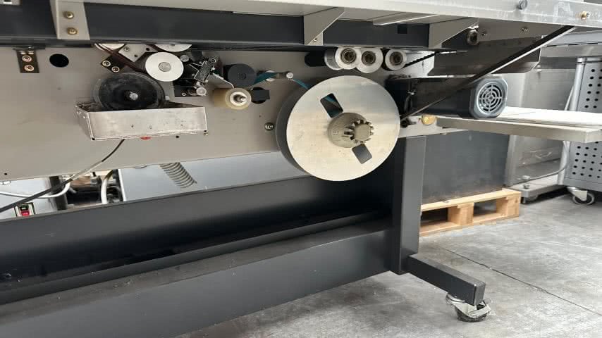 Horizon, GM 5 Spine taping machine