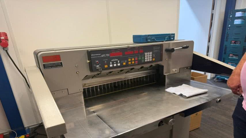 Horizon, APC-T61 Hydraulic guillotine