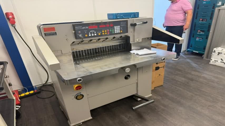 Horizon, APC-T61 Hydraulic guillotine