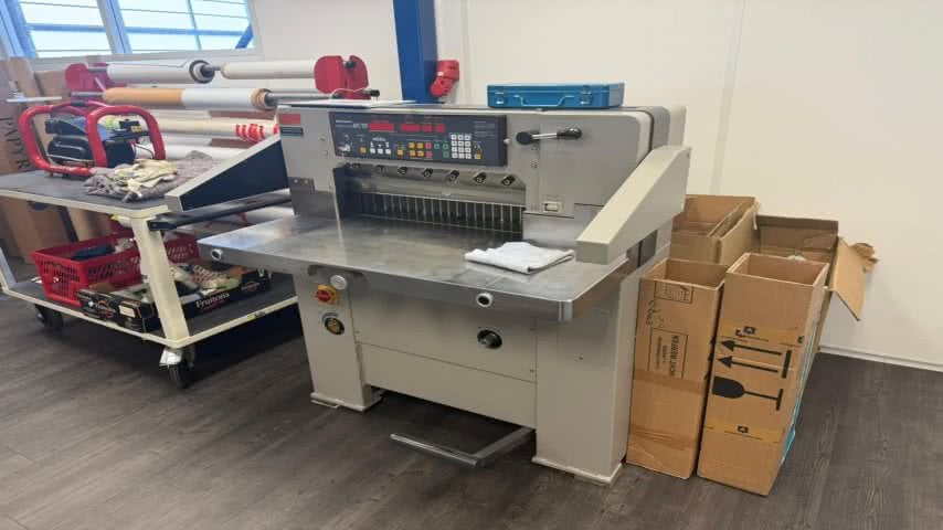 Horizon, APC-T61 Hydraulic guillotine
