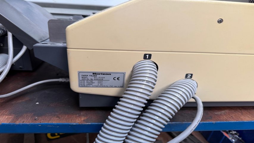 Horizon, PF-P330 2-buckles cross folder